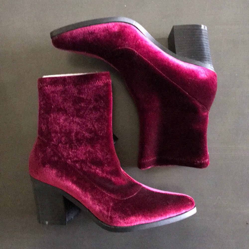 Forever 21 heeled velvet booties 7.5